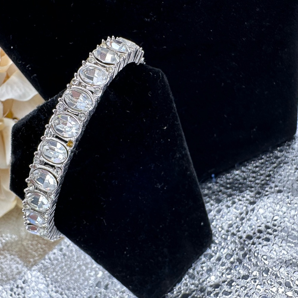 BR4 Oval shaped crystal bracelet